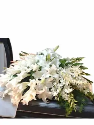sympathy-with-hearfelt-condolences-casket
